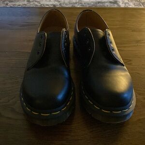 Dr. Marten 1461 Smooth Leather Oxford Shoes in size 6/UK 4 black without laces.
